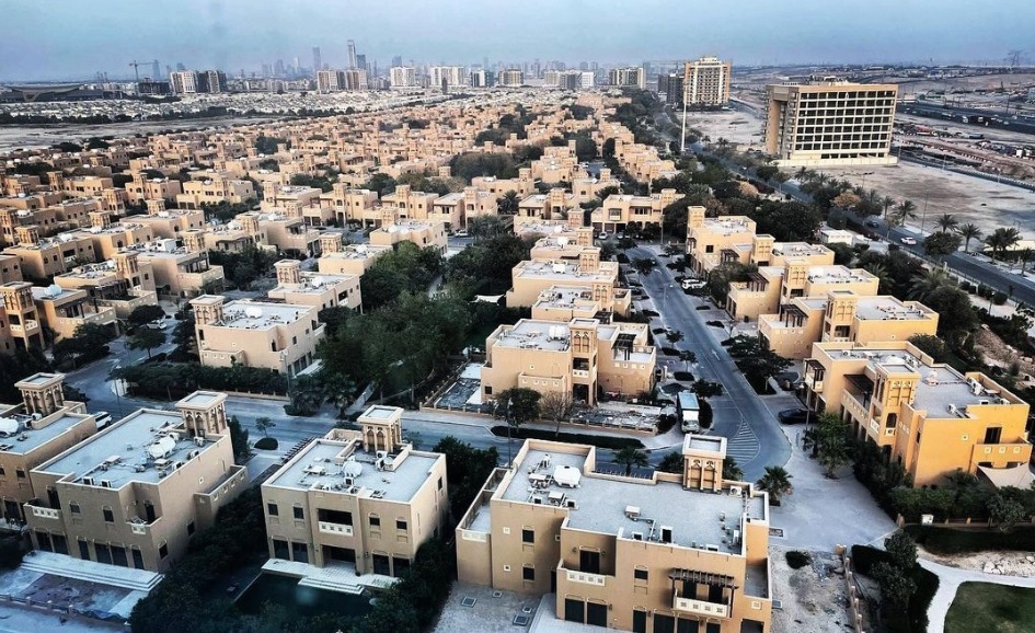 Al Furjan_a city with a lot of tall buildings