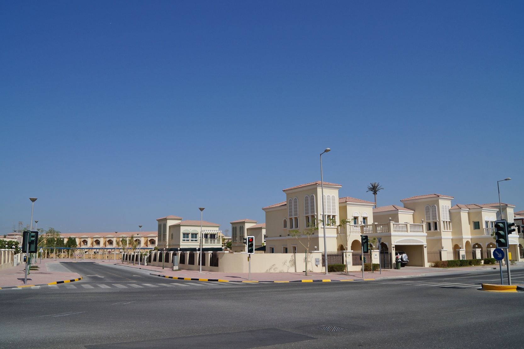 Jumeirah Village Triangle (JVT)_a city street with a large building