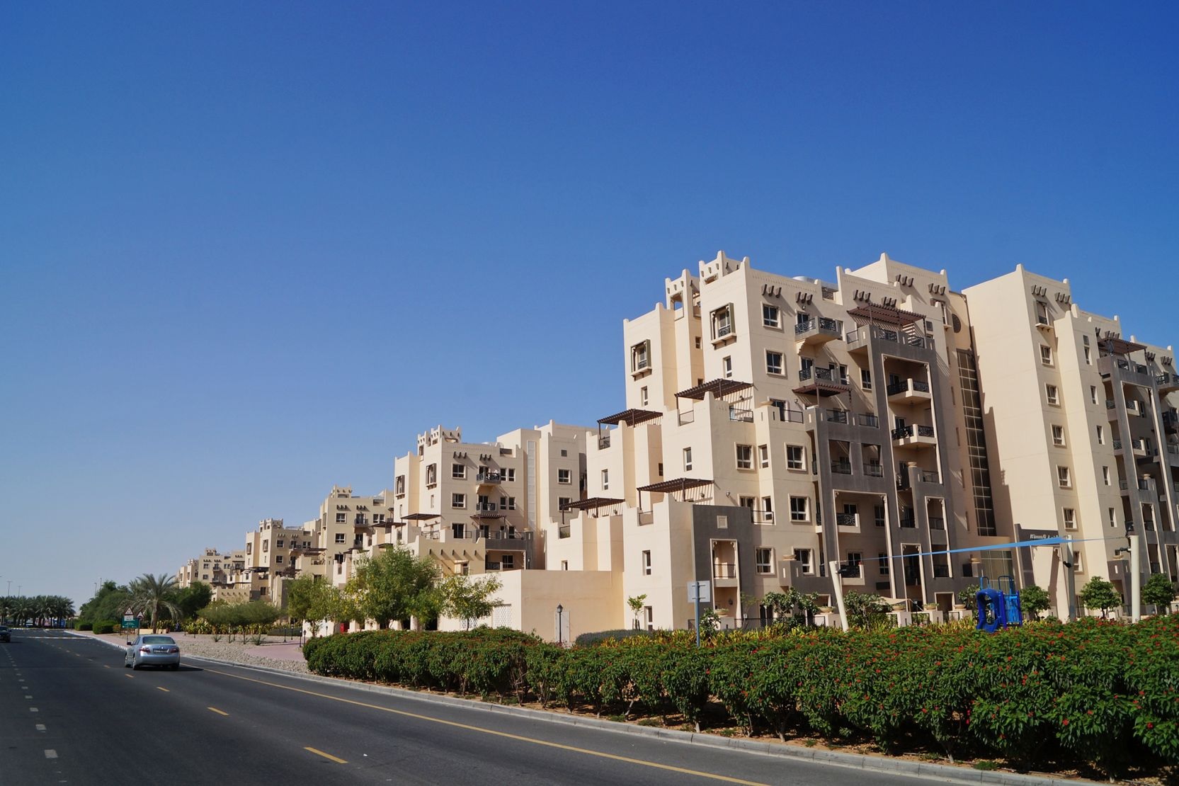 Remraam_a city street filled with lots of tall buildings