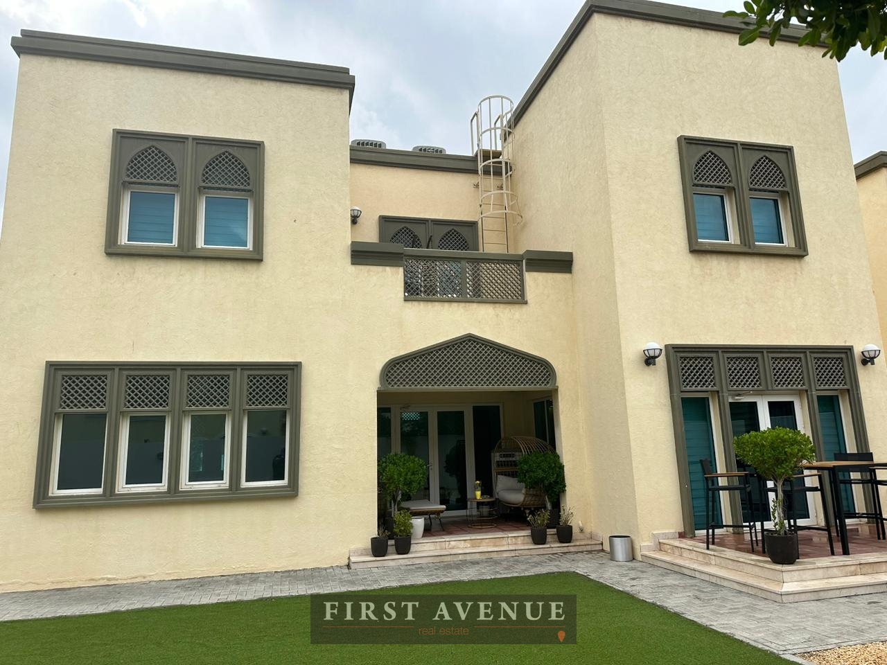 District 8 Villa for Rent, Jumeirah Park, Dubai