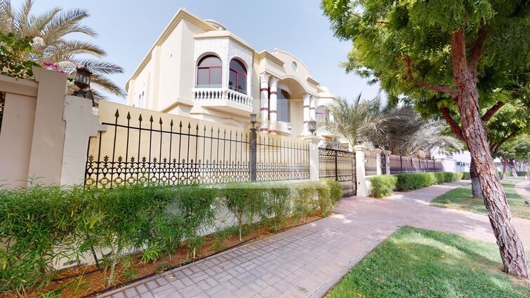  Villa for Rent, Emirates Hills, Dubai