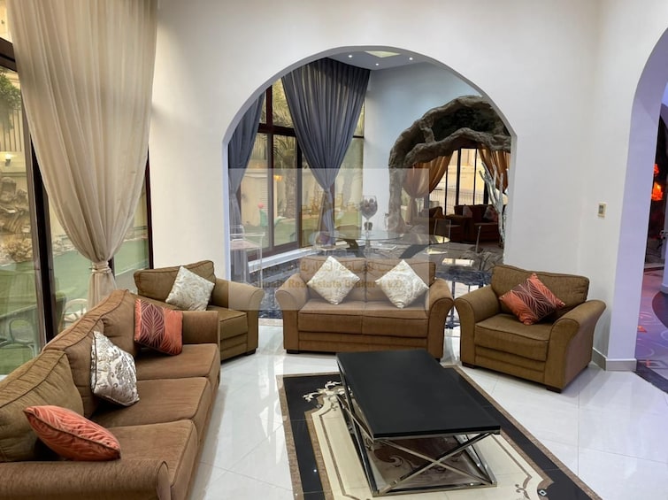  Villa for Rent, Emirates Hills, Dubai