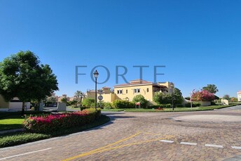 5 BR Villa For Sale in The Villa