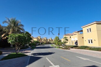 5 BR Villa For Sale in The Villa