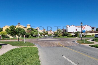 5 BR Villa For Sale in The Villa