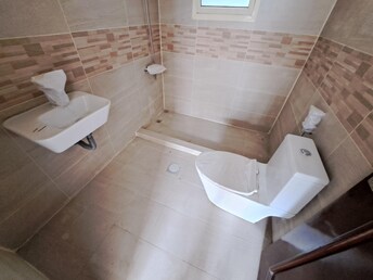 2 BR Apartment For Rent in Muwaileh Building