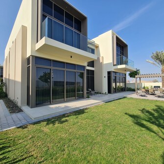 5 BR Villa For Sale in Golf Place Cover Image