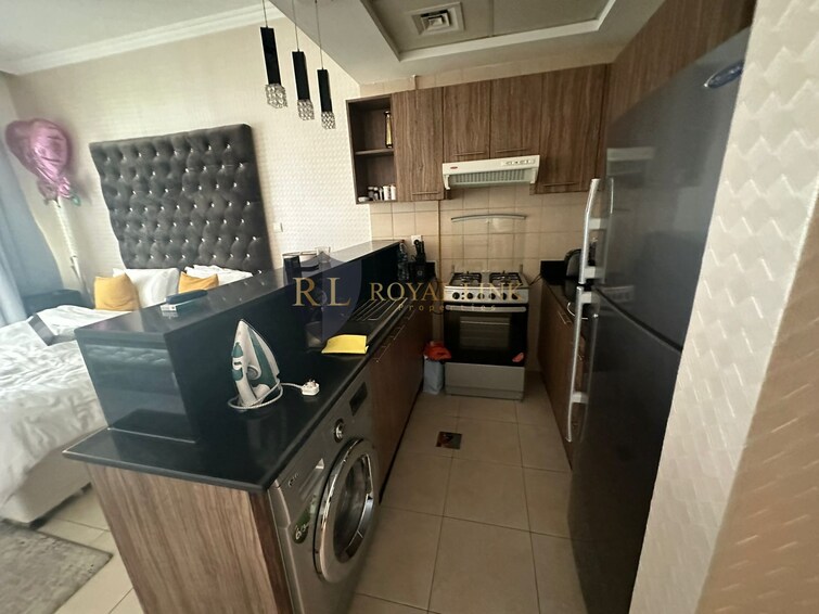 Burj Al Nujoom Apartment for Sale, Downtown Dubai, Dubai