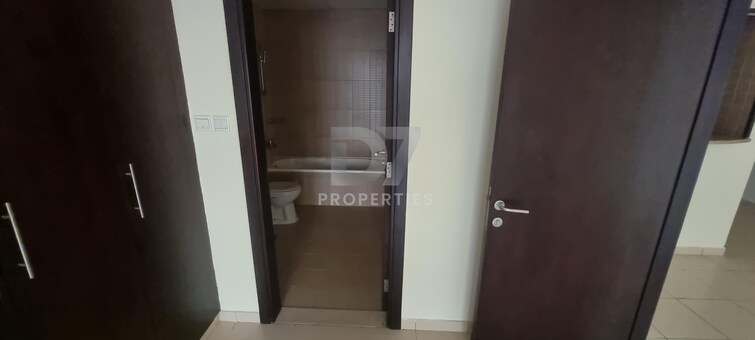 1 Bedroom 855 Sq.Ft. Apartment for Rent in Queue Point, Dubai - 5116178