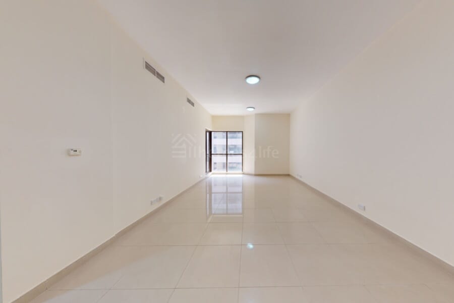 2 BR Apartment For Rent in Bur Dubai