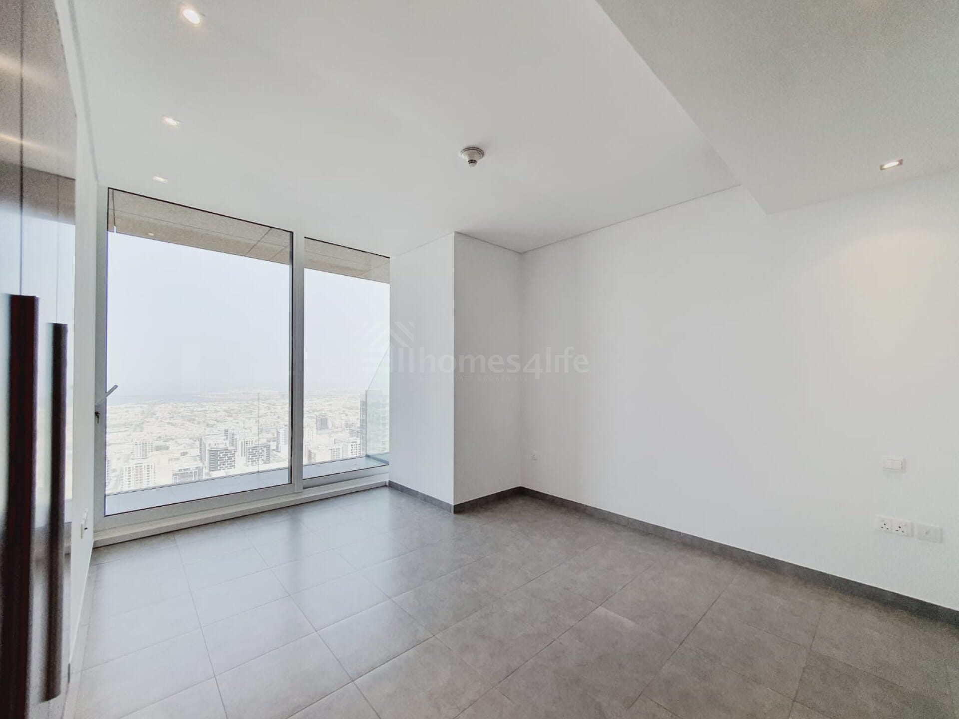 Maze Tower Apartment for Rent, Sheikh Zayed Road, Dubai