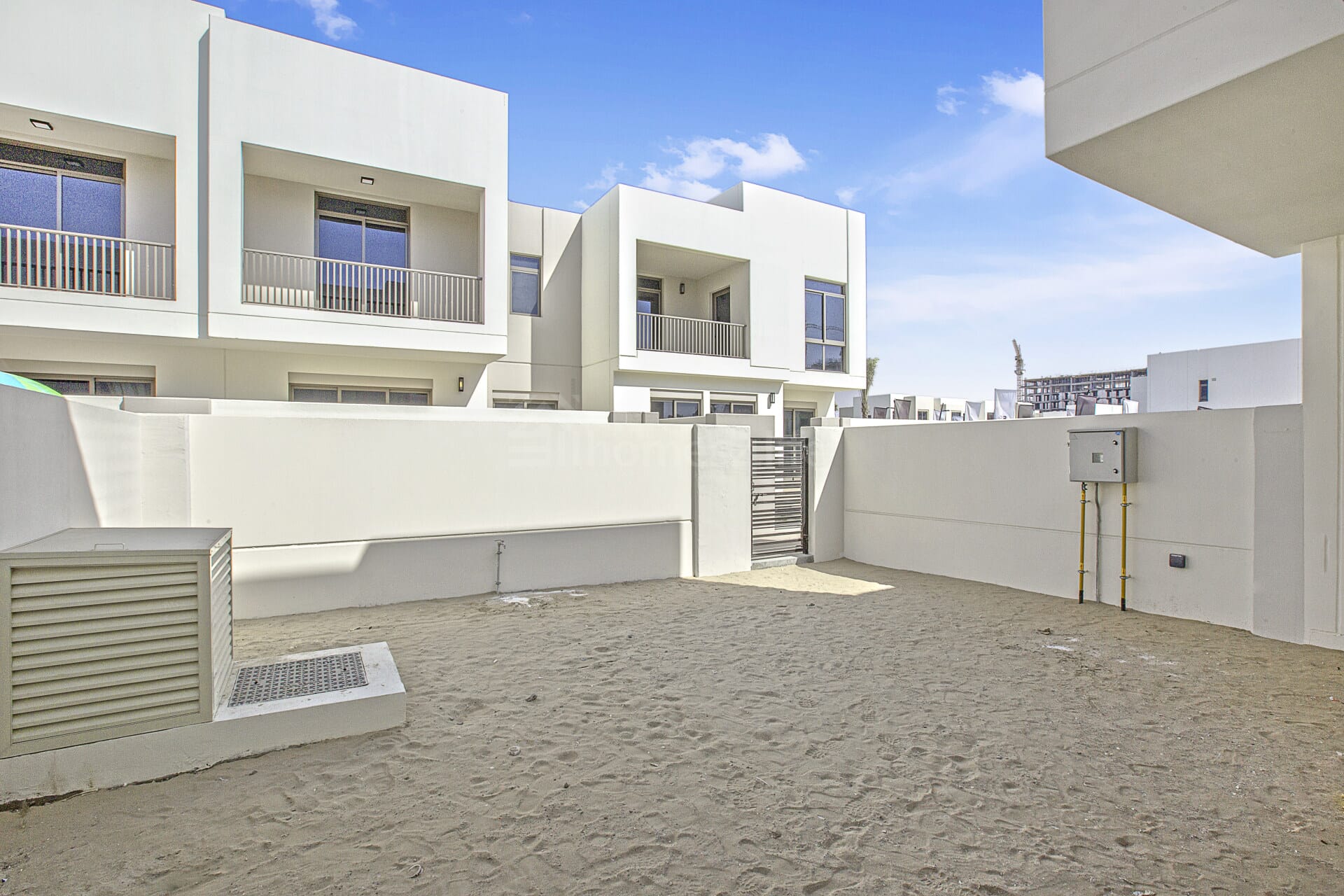 3 BR Townhouse For Sale in Zahra Townhouses