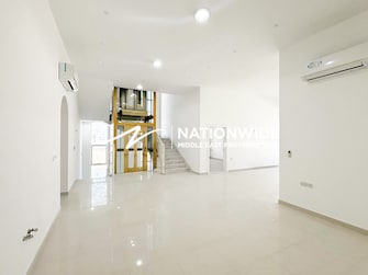 6 BR Villa For Rent in Madinat Zayed Office Tower Cover Image