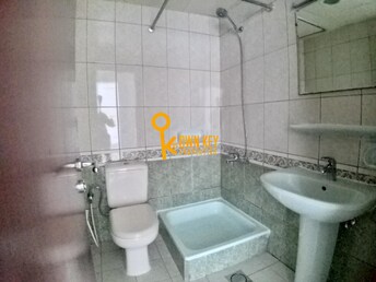 2 BR Apartment For Rent in Bur Dubai