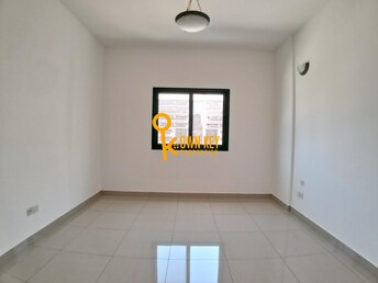 2 BR Apartment For Rent in Bur Dubai