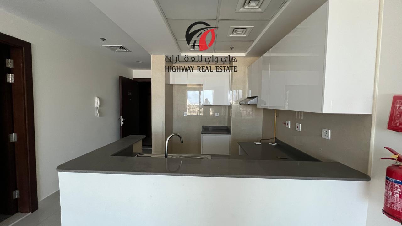 Infinity Building Apartment for Rent, Sheikh Zayed Road, Dubai