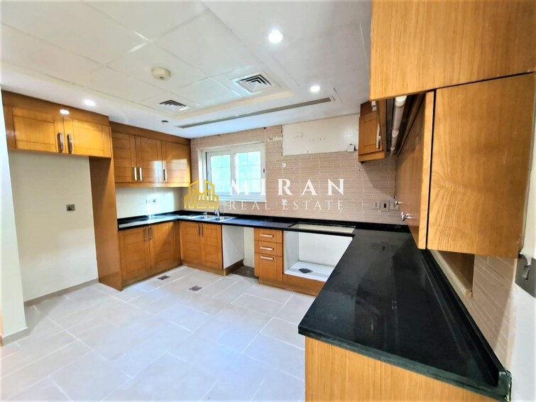 District 2 Villa for Sale, Jumeirah Park, Dubai