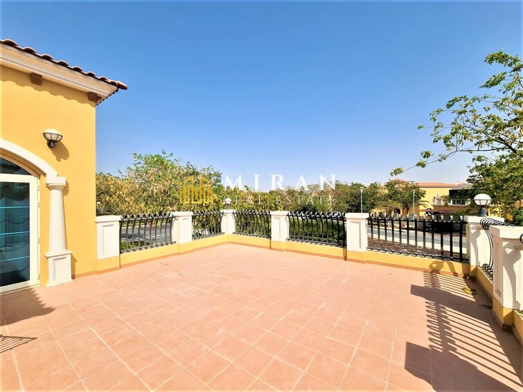 District 2 Villa for Sale, Jumeirah Park, Dubai