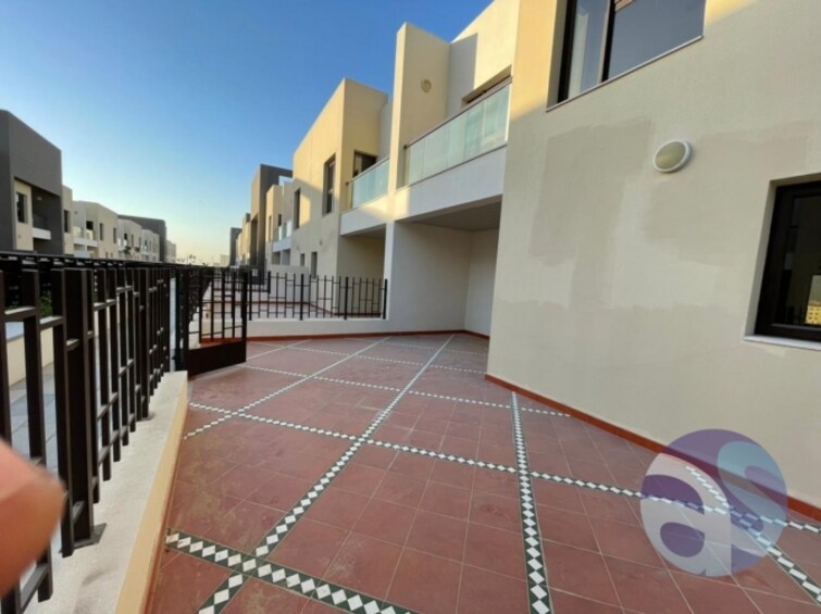  Villa for Sale, International City, Dubai