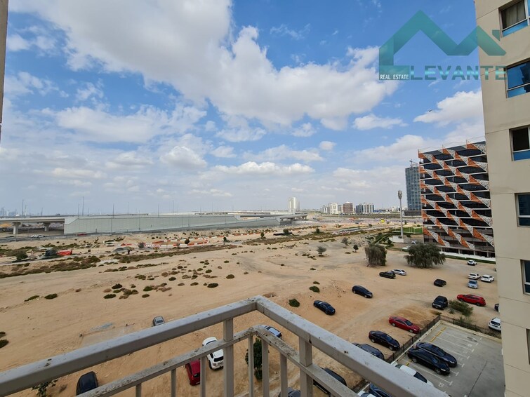 3 Bedroom 1730 Sq.Ft. Apartment for Rent in Queue Point, Dubai - 4982109