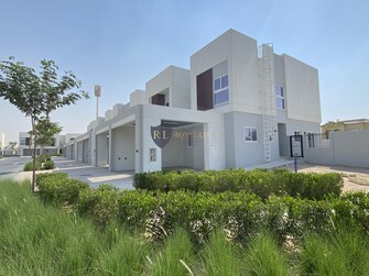 4 BR Villa For Sale in Amaranta Cover Image