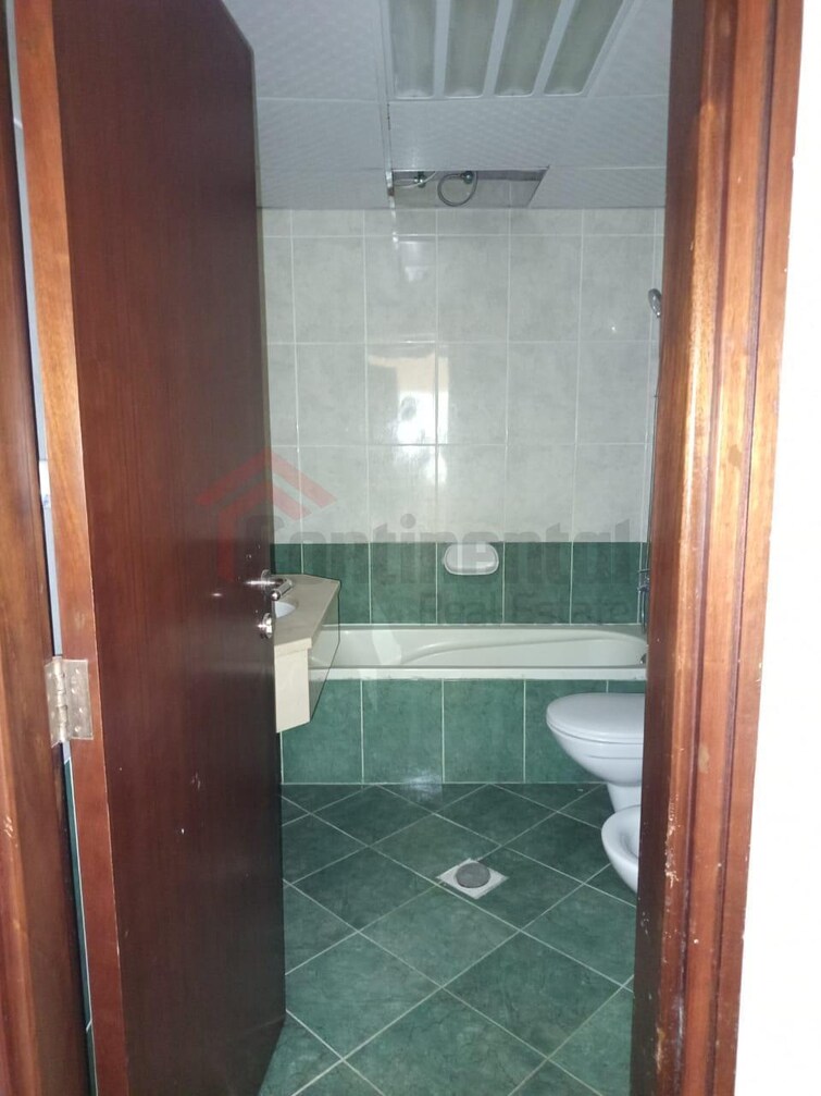 Al Khan Lagoon Tower Apartment for Rent, Al Khan, Sharjah
