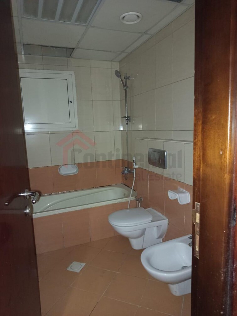 Al Khan Lagoon Tower Apartment for Rent, Al Khan, Sharjah
