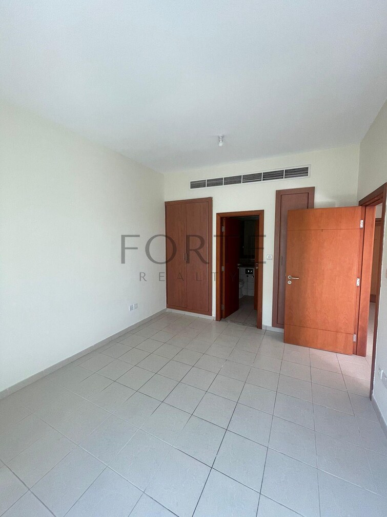 Al Dhafrah Apartment for Rent, The Greens, Dubai