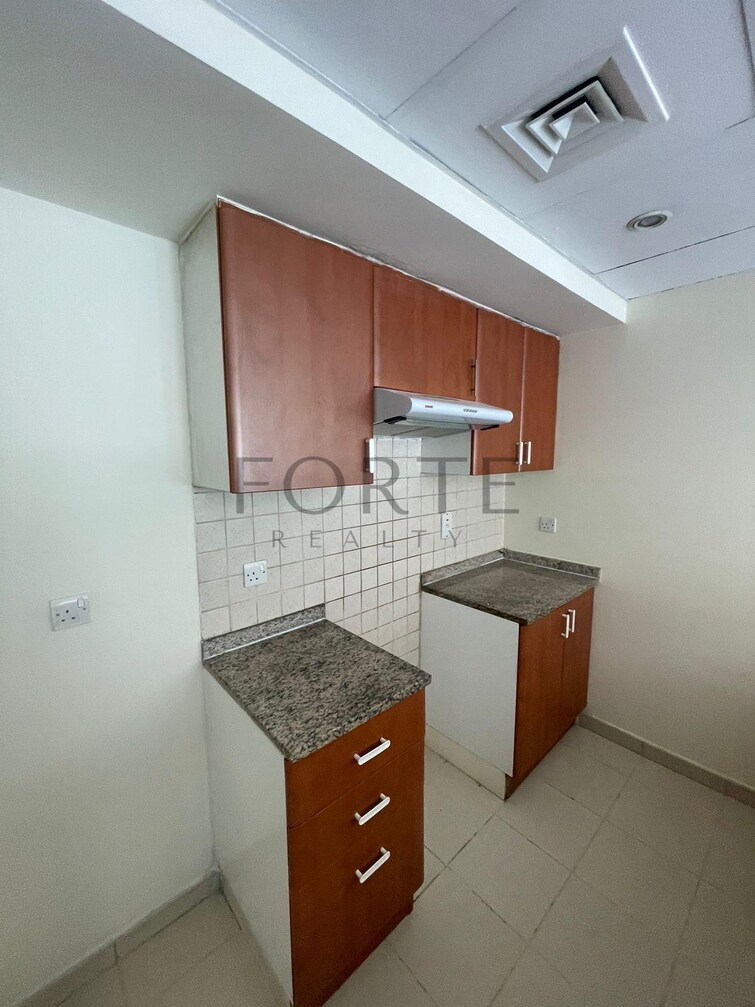Al Dhafrah Apartment for Rent, The Greens, Dubai