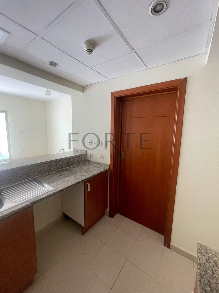 Al Dhafrah Apartment for Rent, The Greens, Dubai