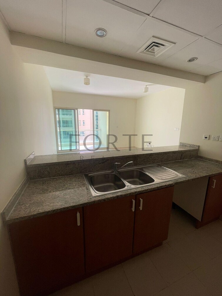 Al Dhafrah Apartment for Rent, The Greens, Dubai