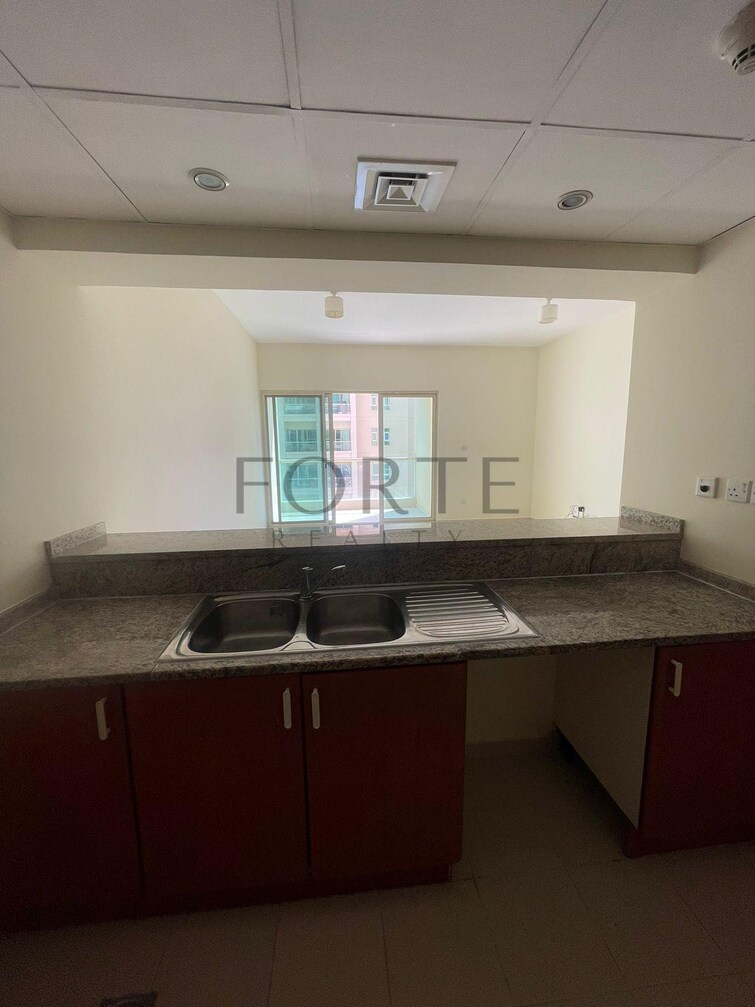 Al Dhafrah Apartment for Rent, The Greens, Dubai