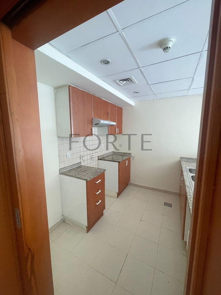 Al Dhafrah Apartment for Rent, The Greens, Dubai