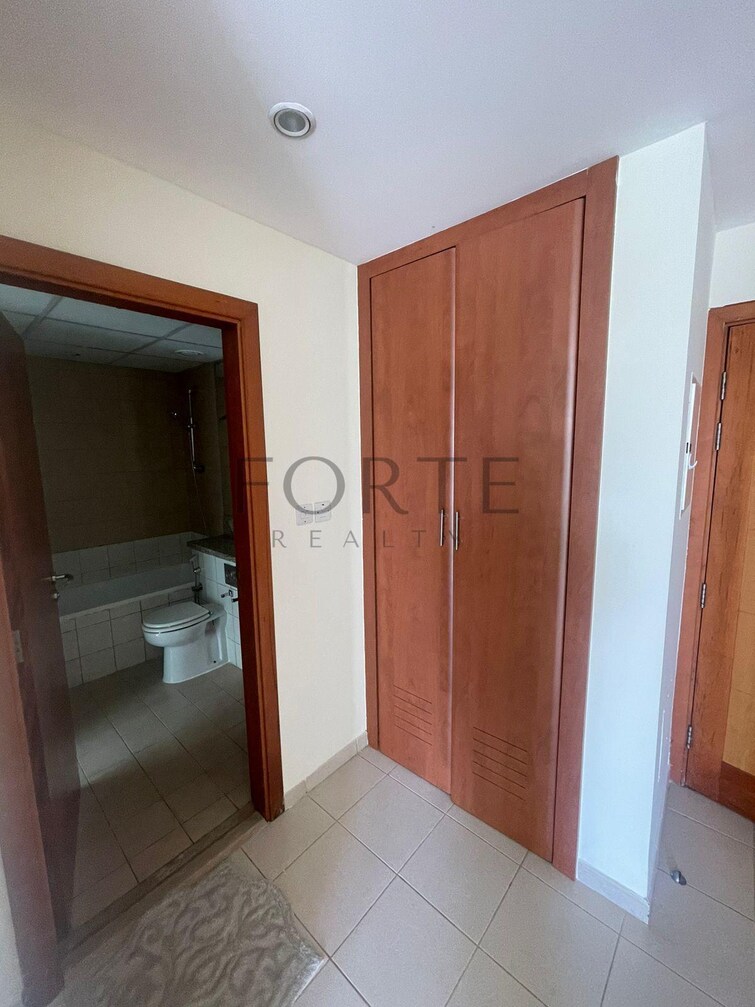 Al Dhafrah Apartment for Rent, The Greens, Dubai