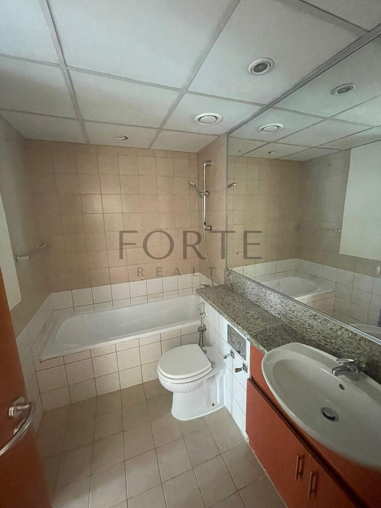 Al Dhafrah Apartment for Rent, The Greens, Dubai