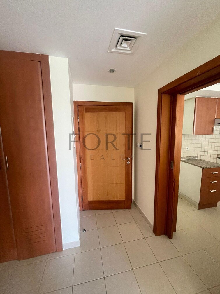Al Dhafrah Apartment for Rent, The Greens, Dubai