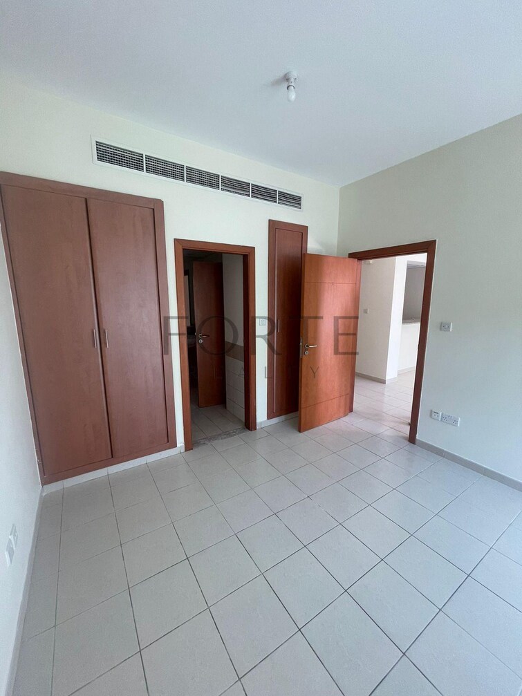 Al Dhafrah Apartment for Rent, The Greens, Dubai