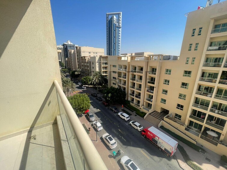 Al Dhafrah Apartment for Rent, The Greens, Dubai