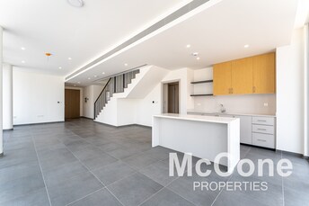 4 BR Villa For Rent in June