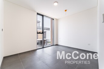 4 BR Villa For Rent in June