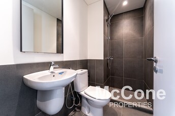 4 BR Villa For Rent in June