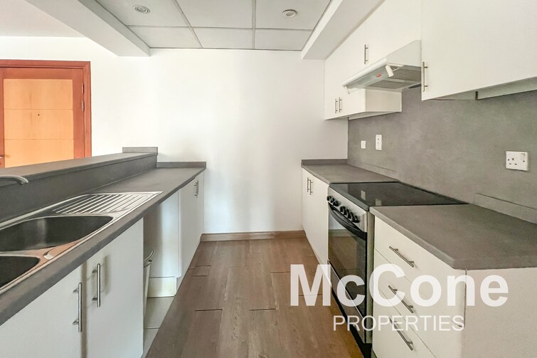 Al Dhafrah Apartment for Sale, The Greens, Dubai