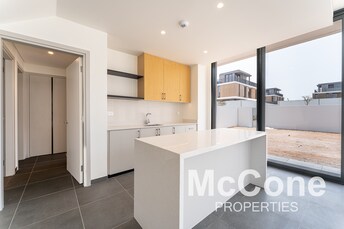 Villa For Sale in June