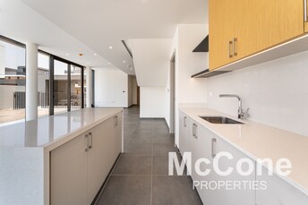 Villa For Sale in June