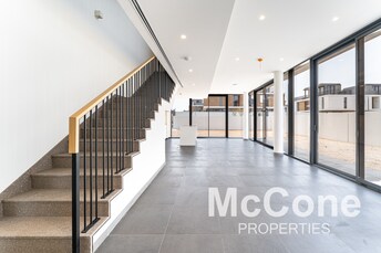 Villa For Sale in June