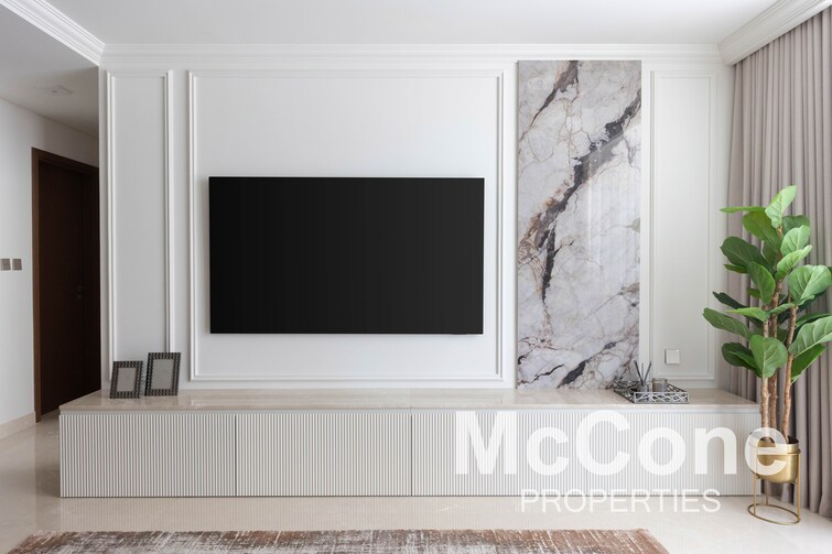 EMAAR Beachfront Apartment for Sale, Dubai Harbour, Dubai