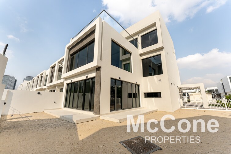  Villa for Sale, DAMAC Hills, Dubai