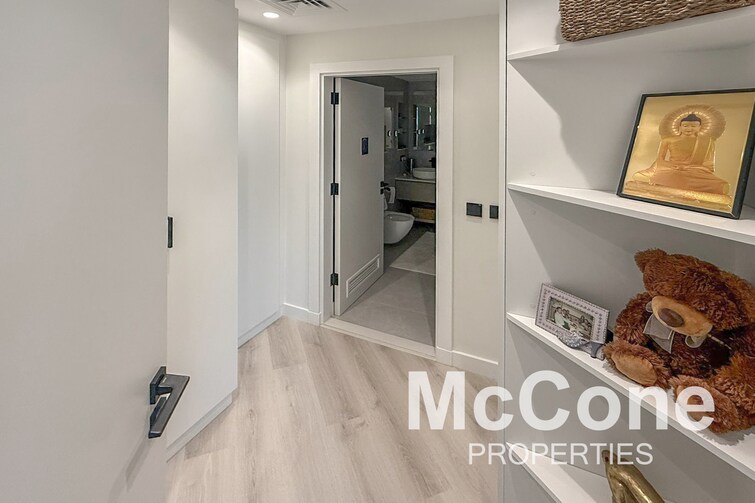 Shoreline Apartments Apartment for Sale, Palm Jumeirah, Dubai