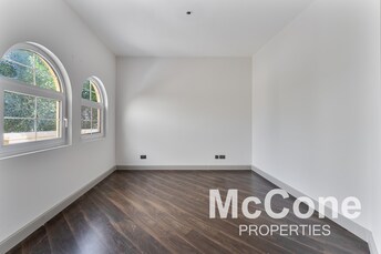 Townhouse For Sale in Dubailand