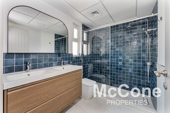 Townhouse For Sale in Dubailand